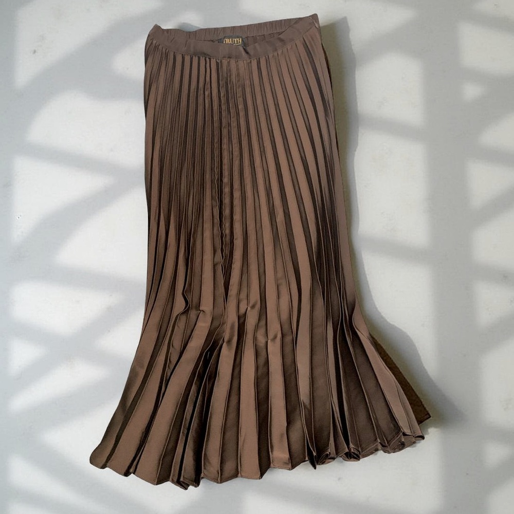 Truth by Republic Teddy Bear Brown Satin Pleated Skirt M - Picture 2 of 4